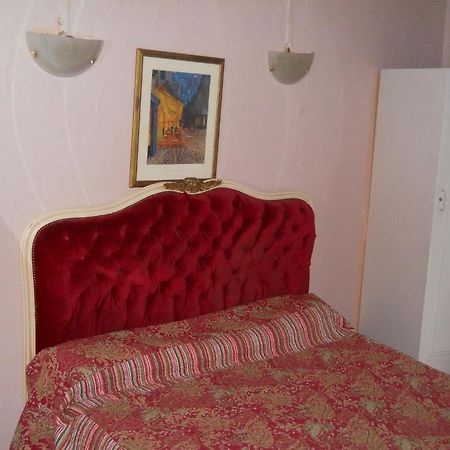 Hotel Le Petit Trianon Παρίσι Δωμάτιο φωτογραφία