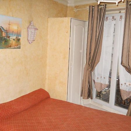 Hotel Le Petit Trianon Παρίσι Δωμάτιο φωτογραφία