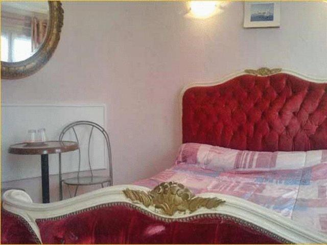 Hotel Le Petit Trianon Παρίσι Δωμάτιο φωτογραφία